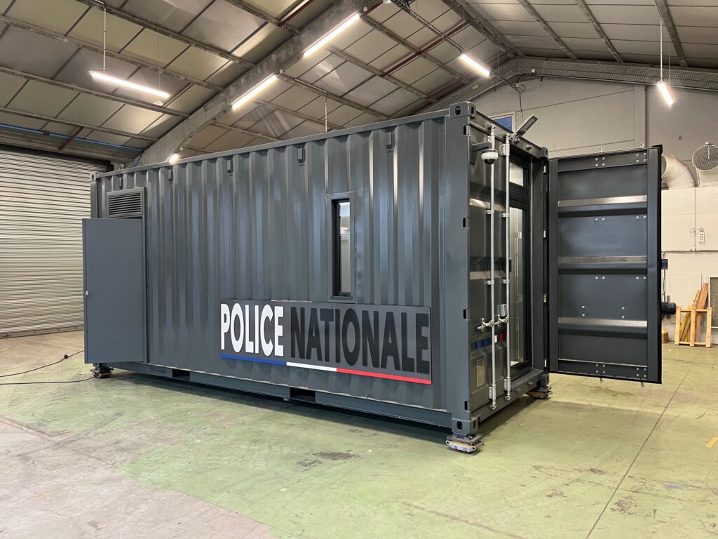 Un prototype de container de garde à vue mobile à deux cellules