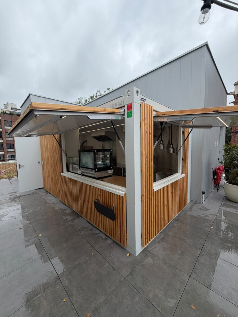 Un snack installé en toiture à La Catho de Lille